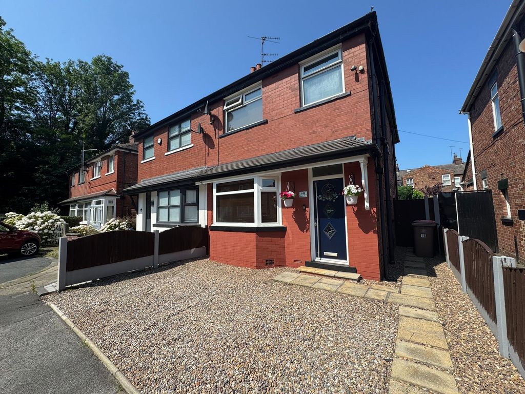 Property photo 1 of 32