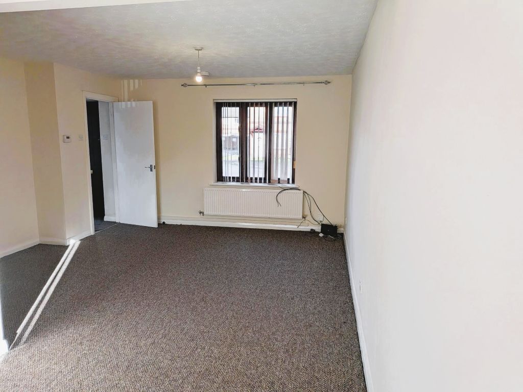 Property photo 2 of 8 Lounge