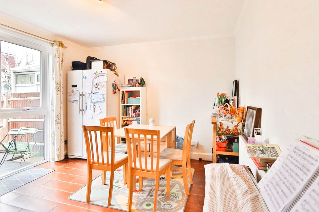 Property photo 3 of 11