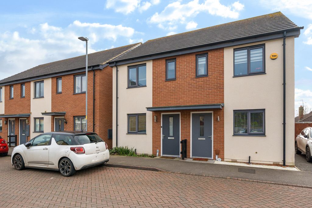 Property photo 2 of 17