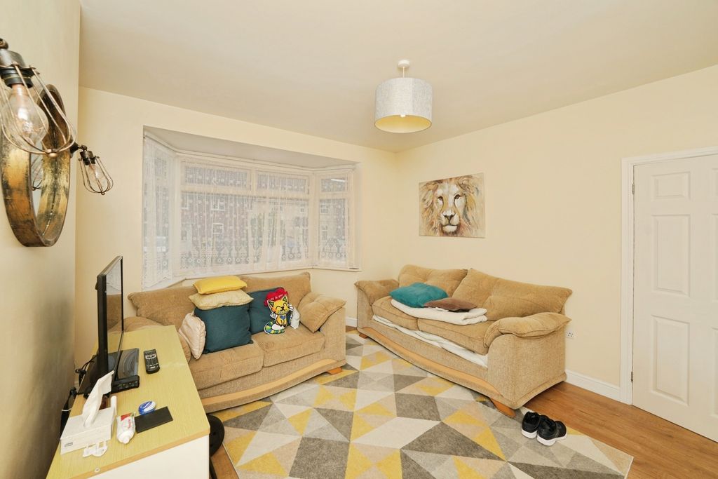 Property photo 3 of 18 Pbox-Img.Jpg