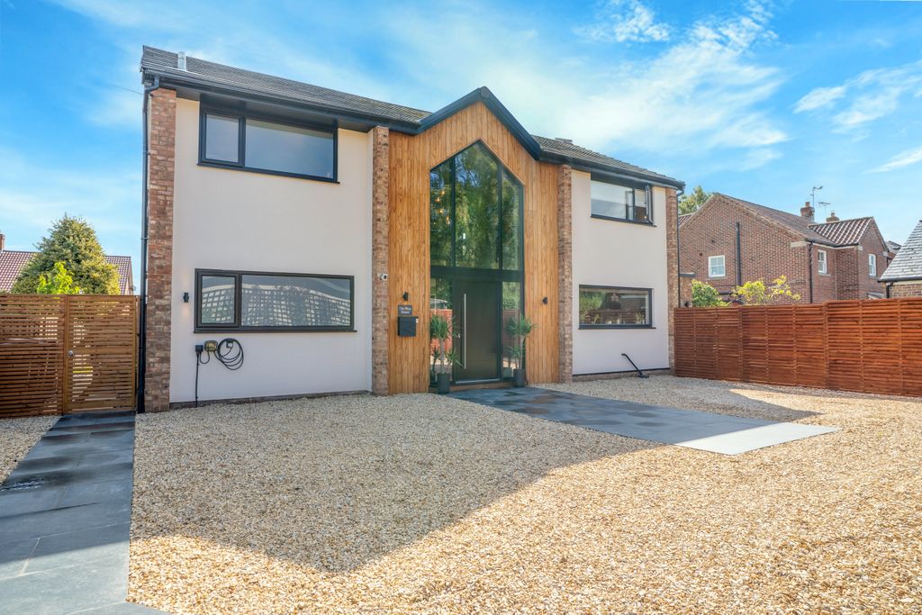 Property photo 1 of 26 Img9702