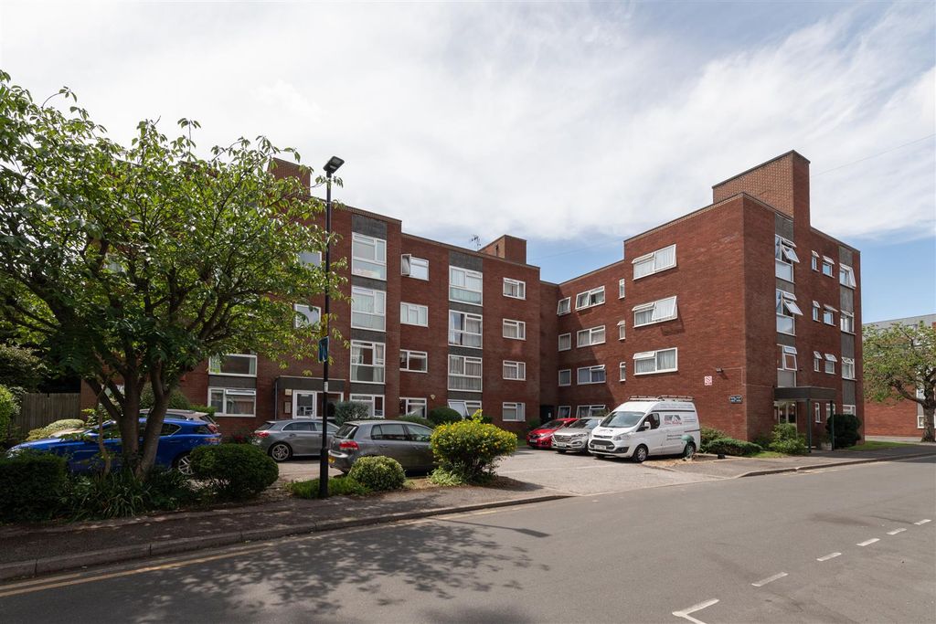 Property photo 1 of 10 Grange Gdns 10.Jpg