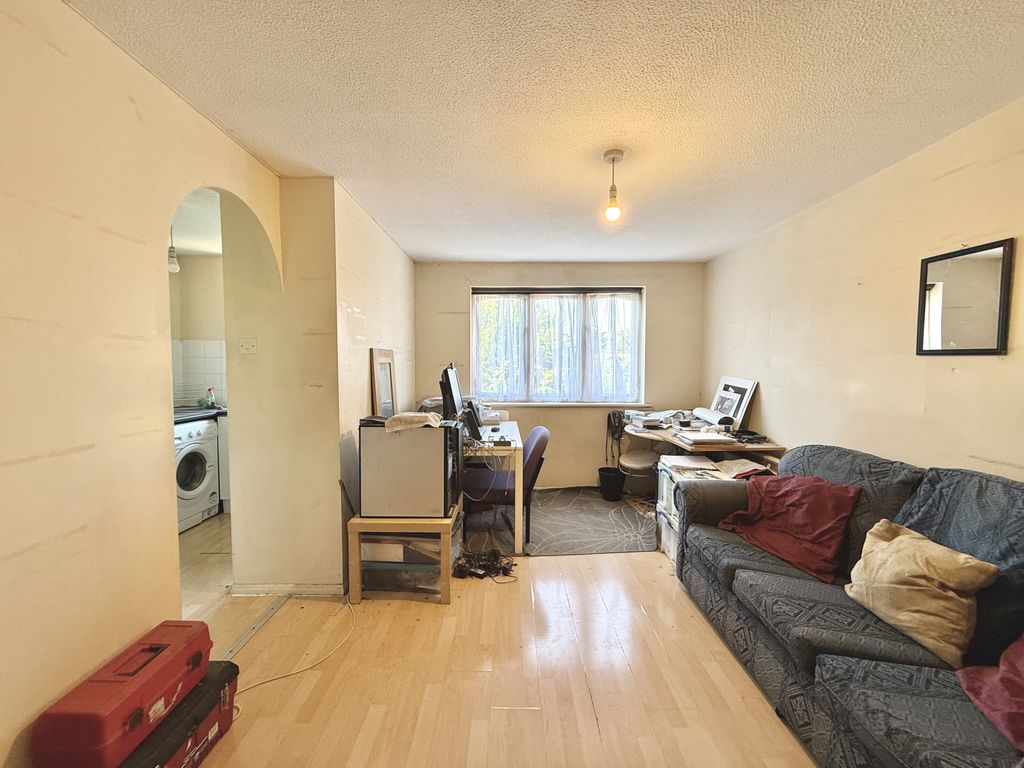 Property photo 2 of 8