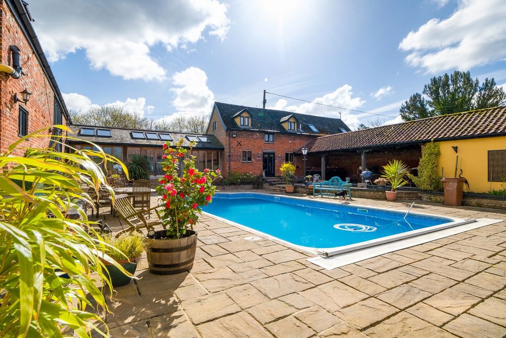 Property photo 2 of 46