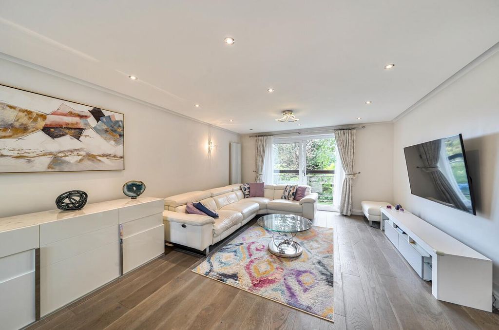 Property photo 3 of 16 Davidson Frost-Wellings, Dfw, Goodwood Close, Ha7,