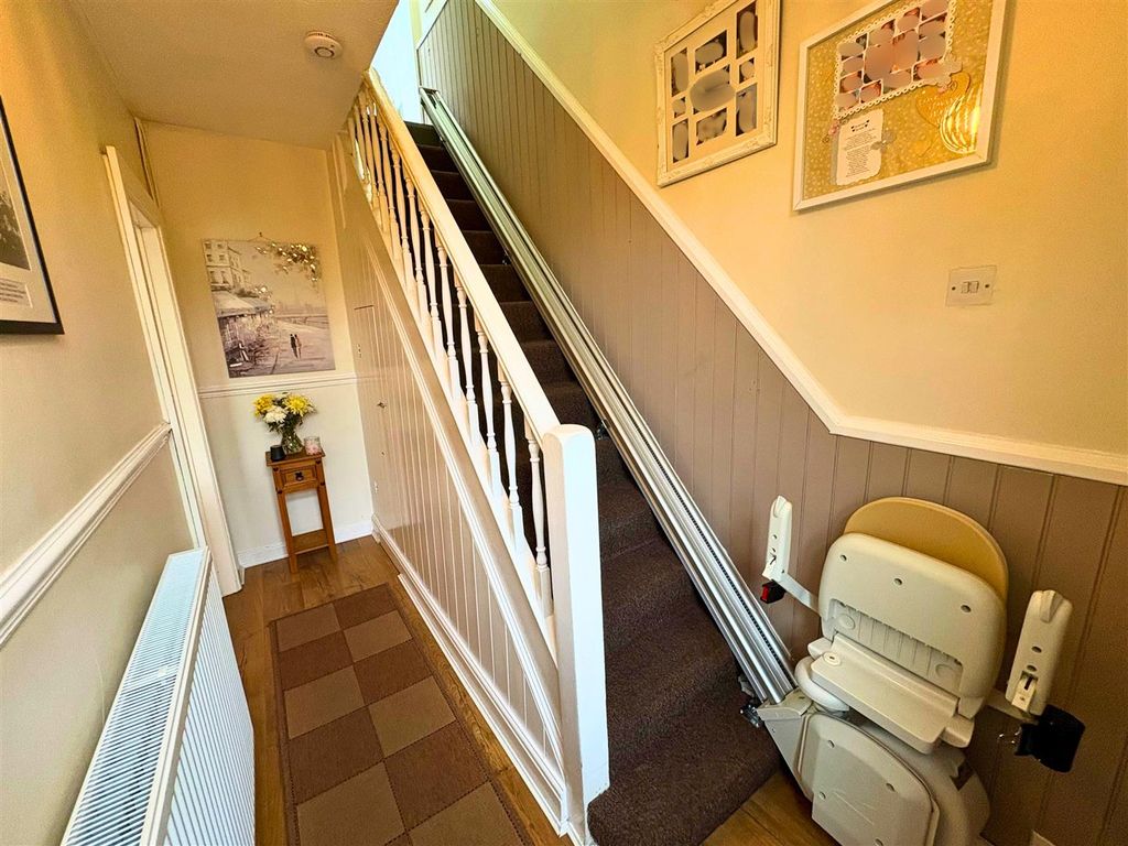 Property photo 2 of 25 Entrance Hallway