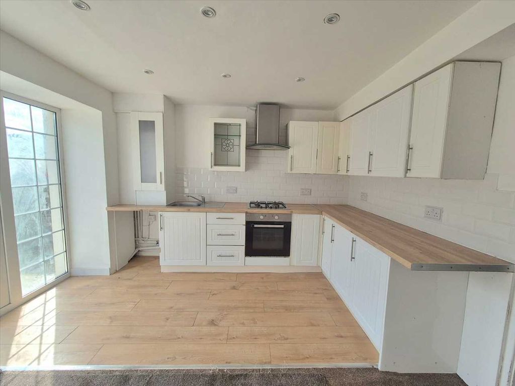 Property photo 2 of 17 Kitchen