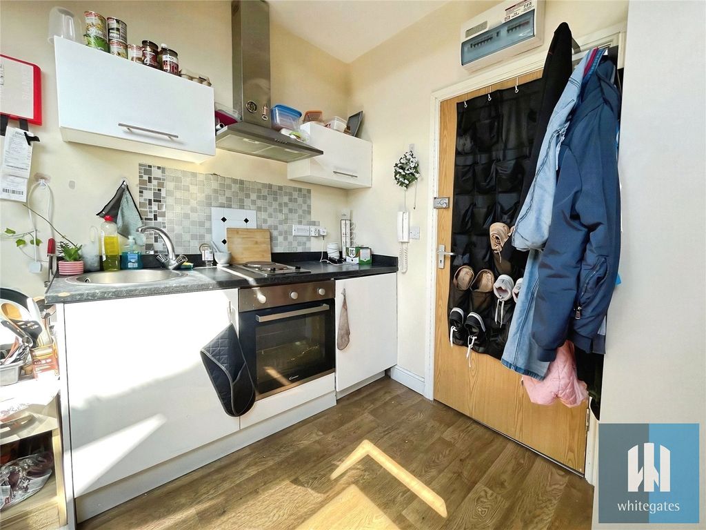 Property photo 2 of 6 Picture No. 32