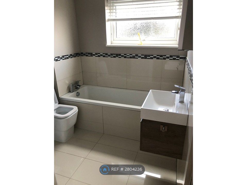 Property photo 3 of 7 Family Bathroom