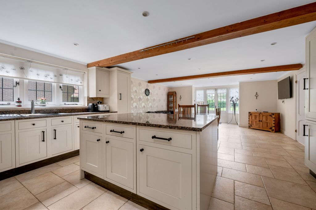Property photo 2 of 31