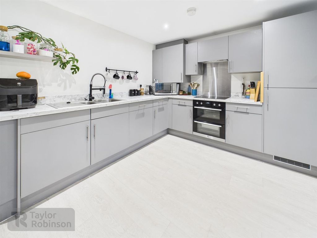 Property photo 3 of 12 Cam02600G0-Pr0602-Still011.Jpg