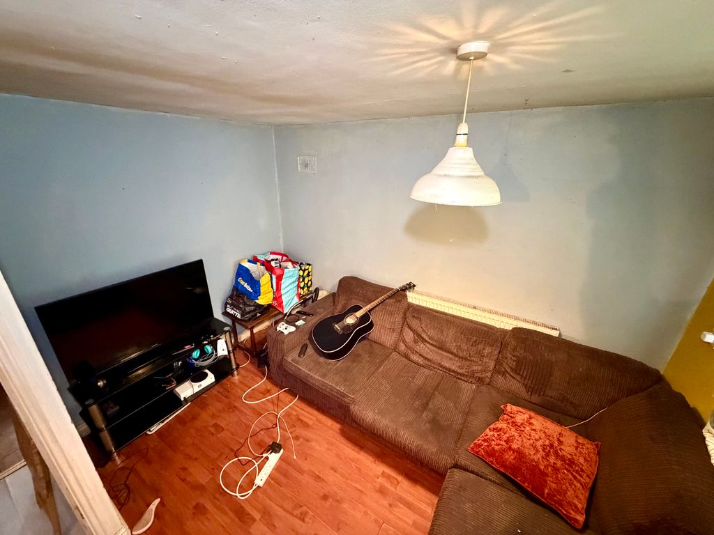 Property photo 2 of 28