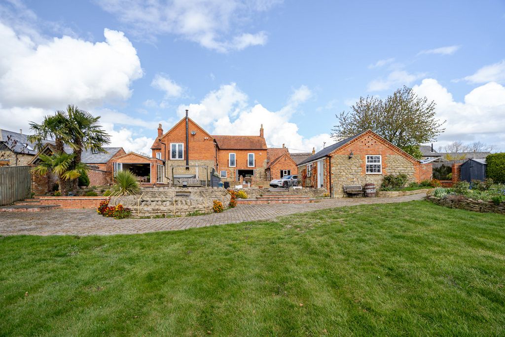 Property photo 2 of 50