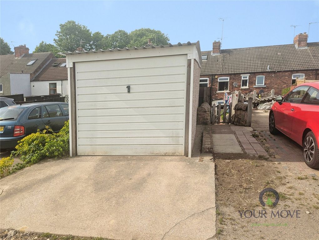 Property photo 3 of 17 Garage