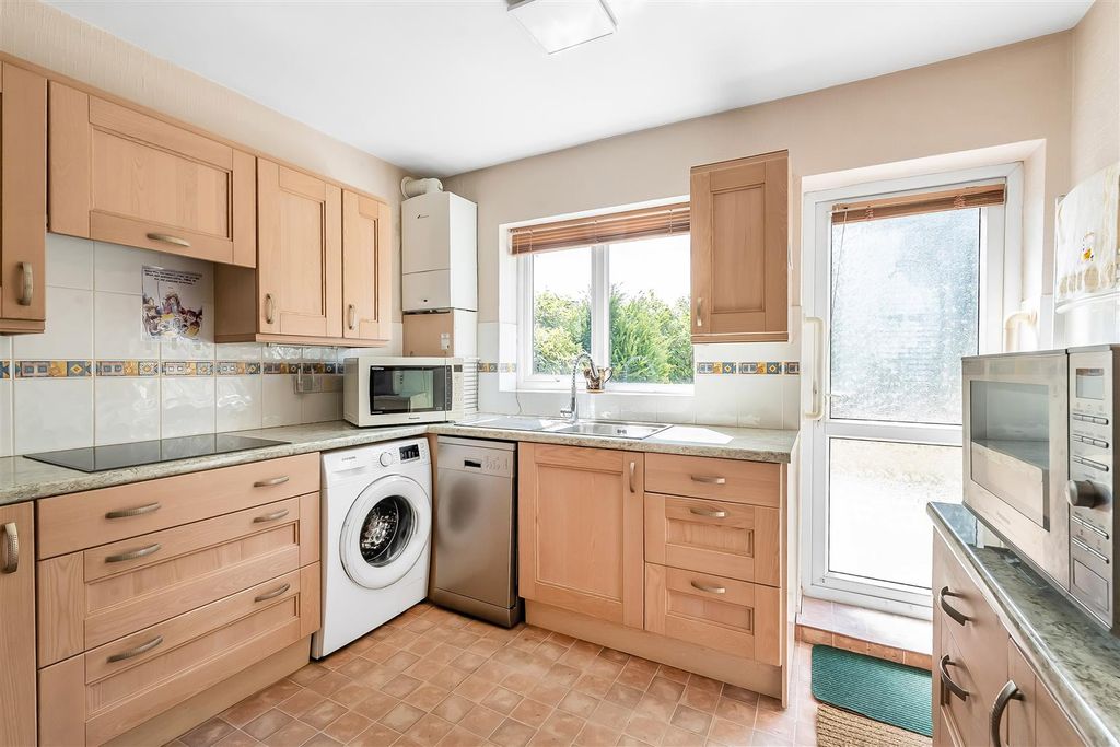 Property photo 3 of 14 10-Woodfield-Road-8.Jpg