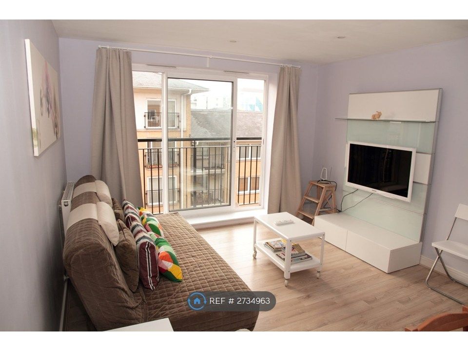 Property photo 2 of 27 Living Room In The Daytime