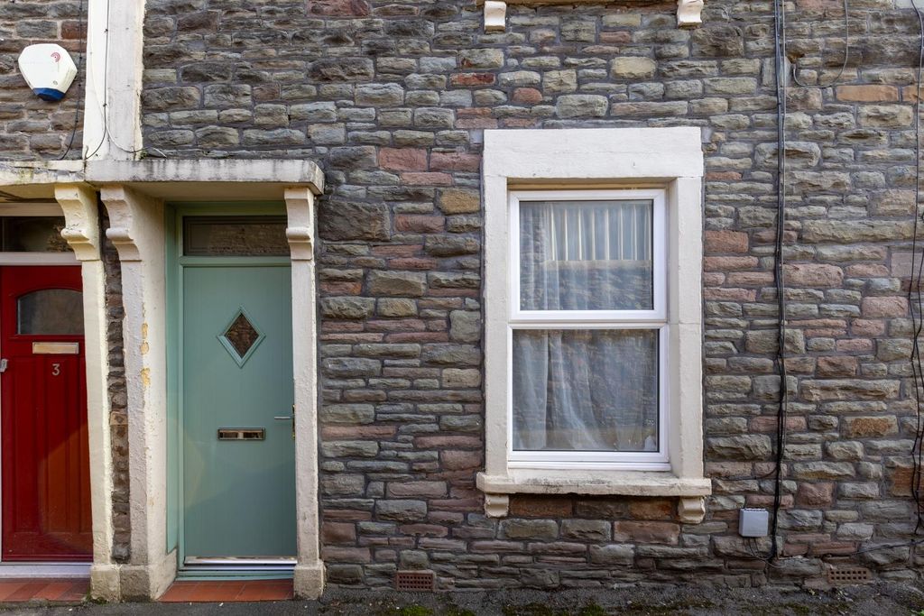 Property photo 2 of 23 4 Mayors Building Road, Bs16-30.Jpg