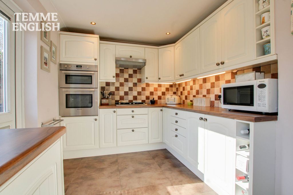 Property photo 3 of 32