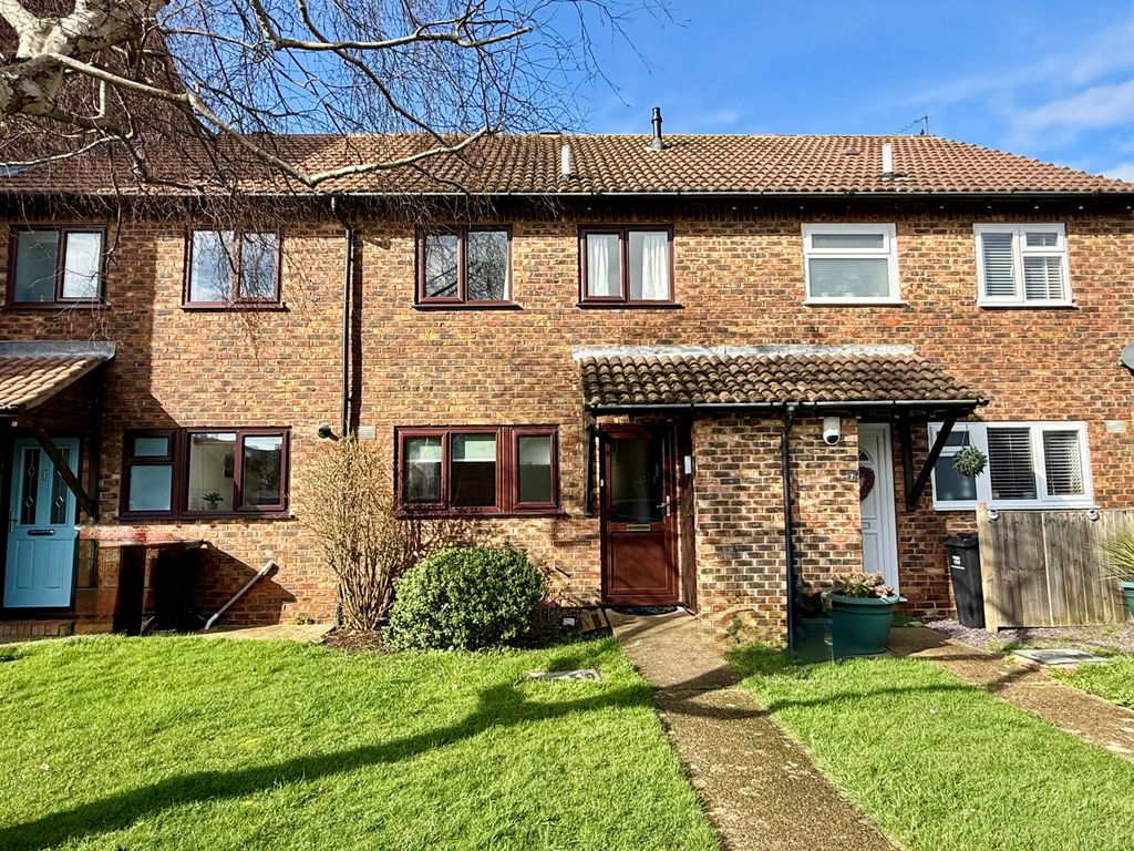 Property photo 1 of 9 6 Dinsdale Gardens Front