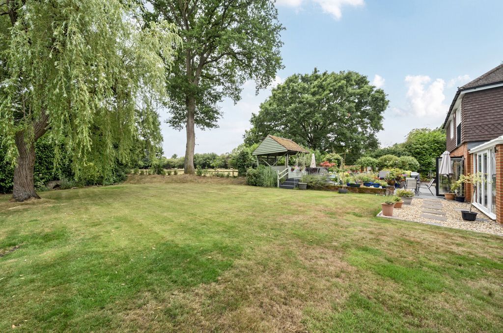 Property photo 2 of 33 Garden
