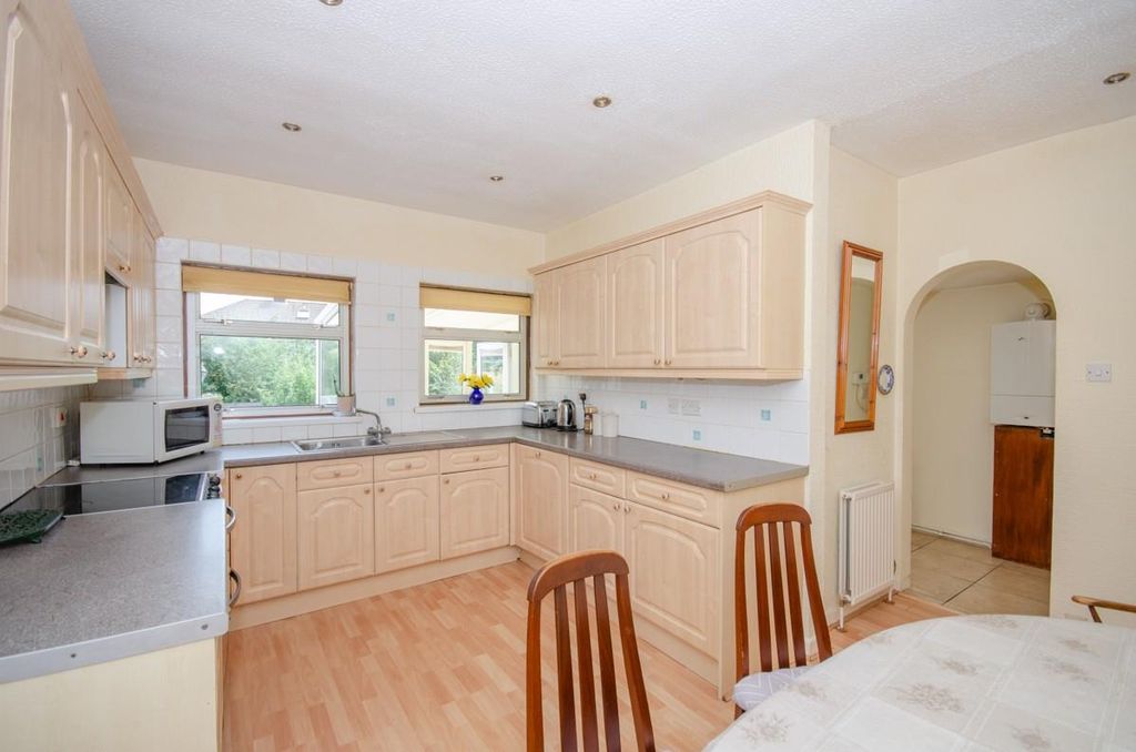 Property photo 3 of 20 Kitchen.Jpg
