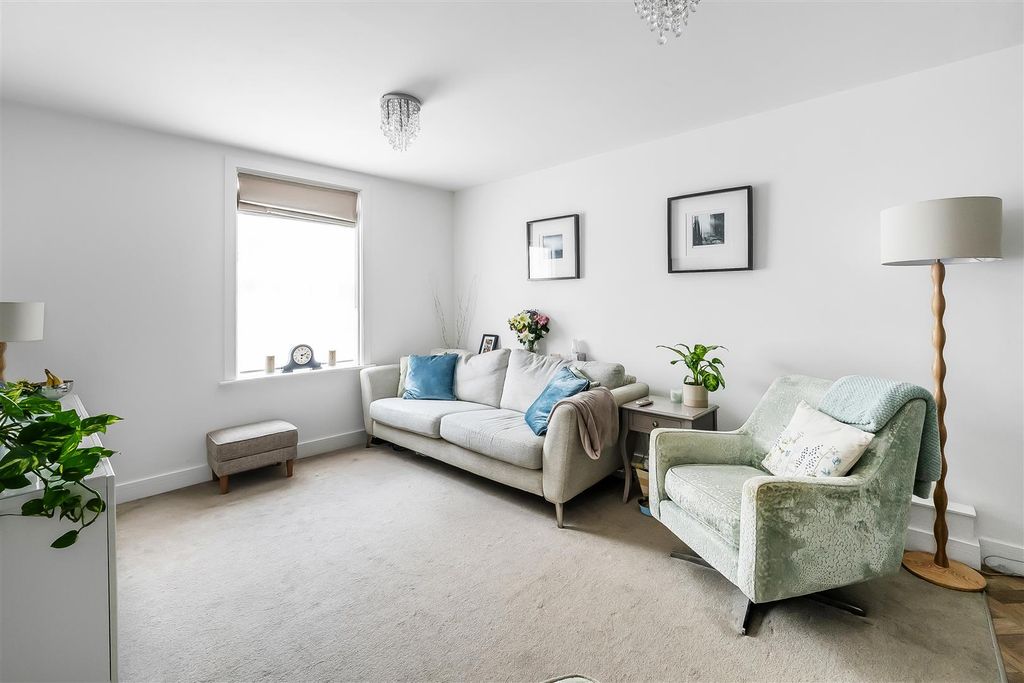 Additional image 7 of 3 bed flat for saleBridge Street, Leatherhead KT22