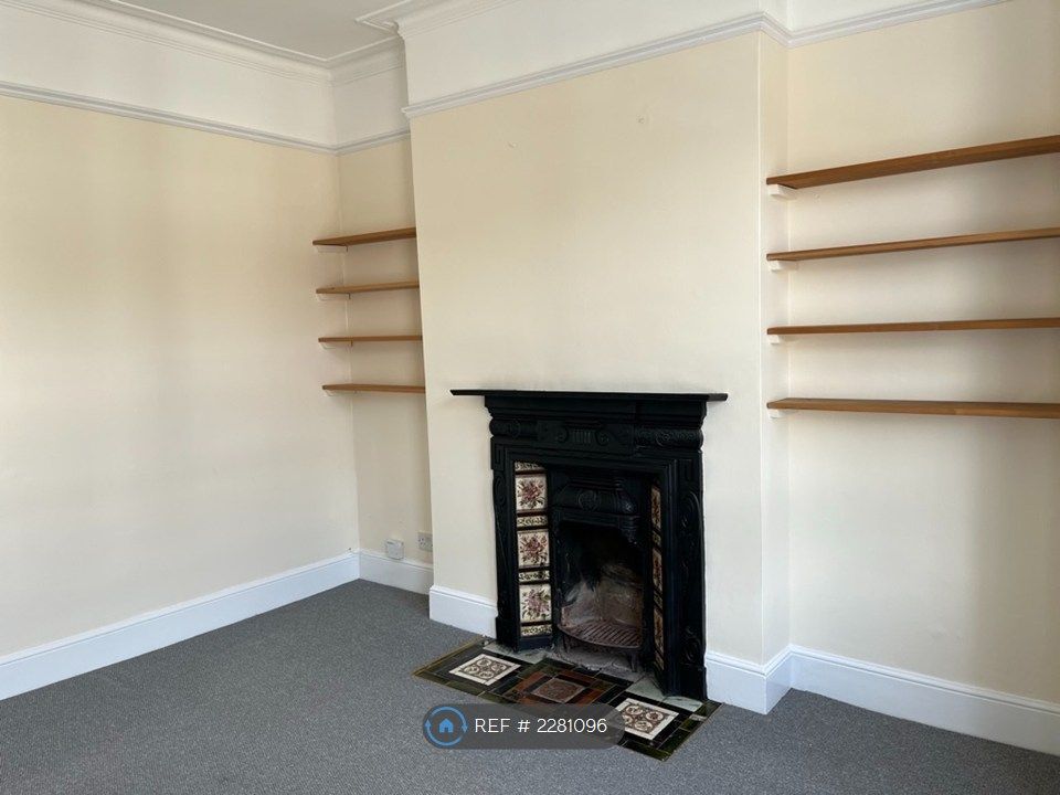 Property photo 3 of 7 Living Room
