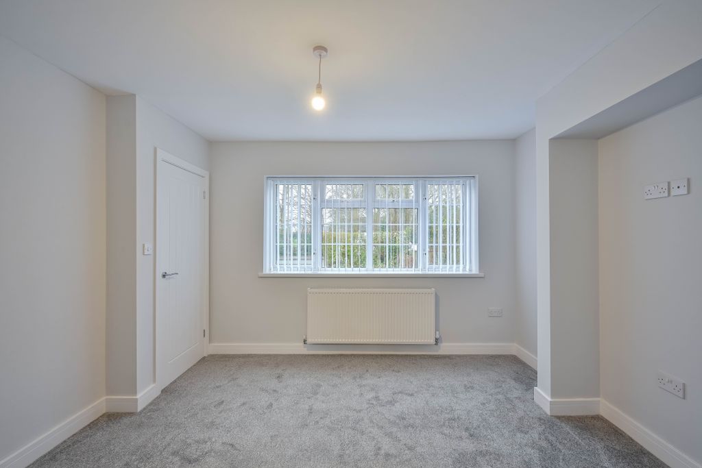 Property photo 3 of 18 Lounge