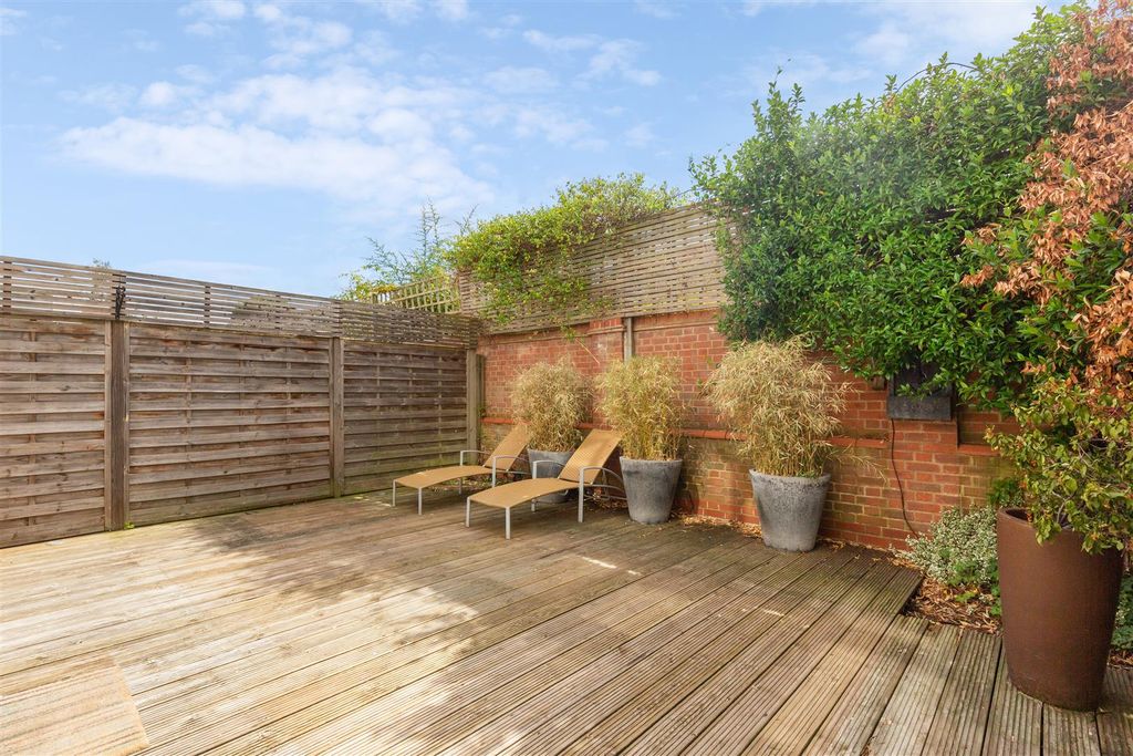 Property photo 3 of 15 Braid Court, W4 - For Sale