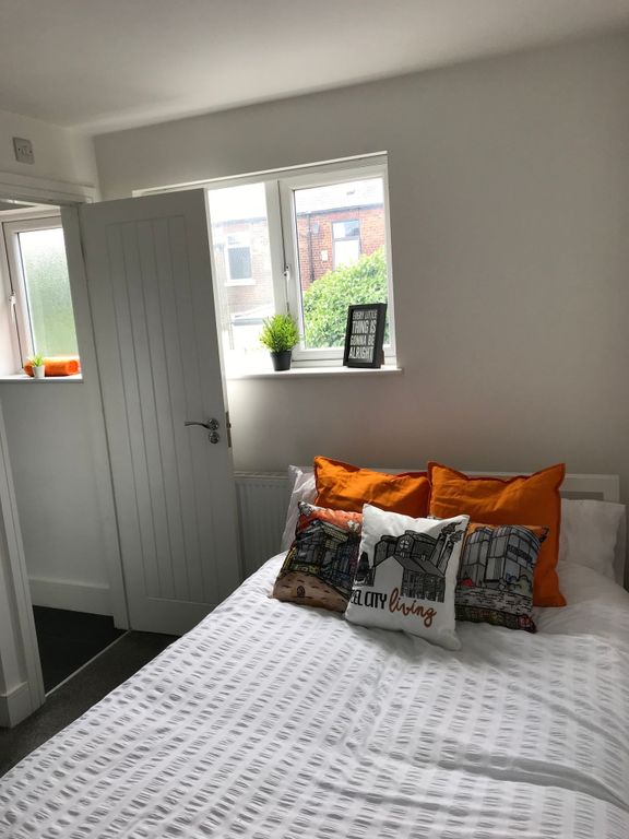 Property photo 3 of 19 A Cozy Double Bedroom Featuring Bright Decorative ...