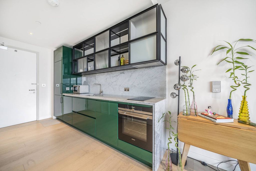 Property photo 3 of 43