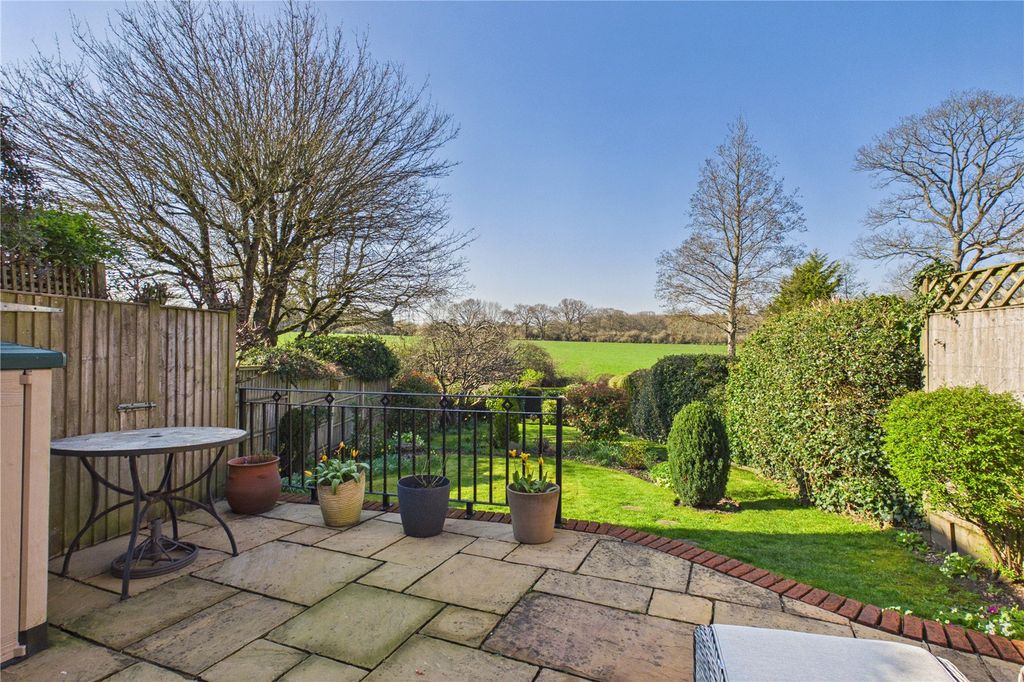 Property photo 3 of 17 Garden