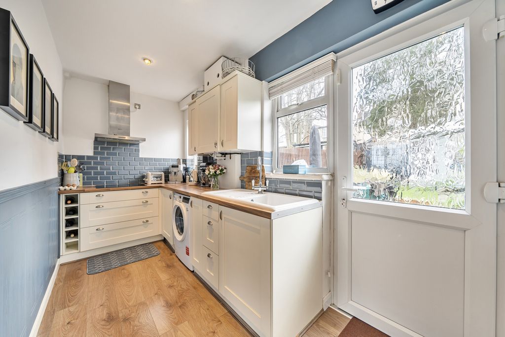 Property photo 2 of 21 Kitchen