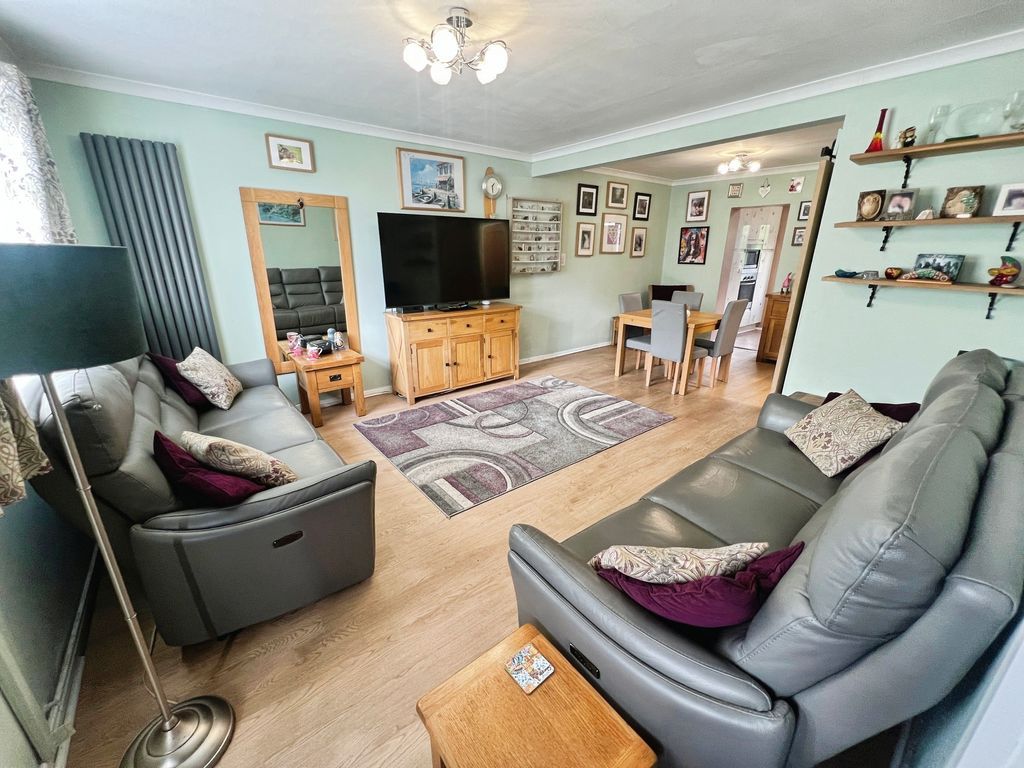 Property photo 2 of 15 Lounge