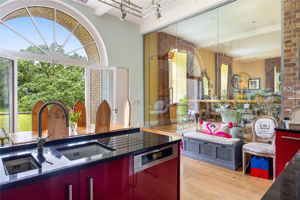 Property photo 2 of 24 Kitchen