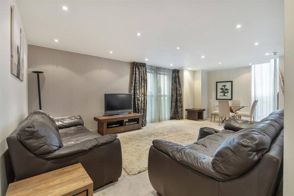 Property photo 1 of 14 Reception (2).Jpg