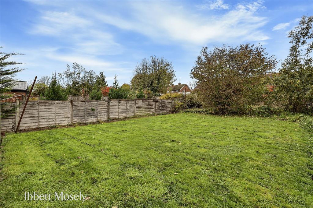 Property photo 2 of 13 16 Garden.Jpg