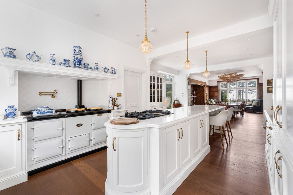 Property photo 3 of 45