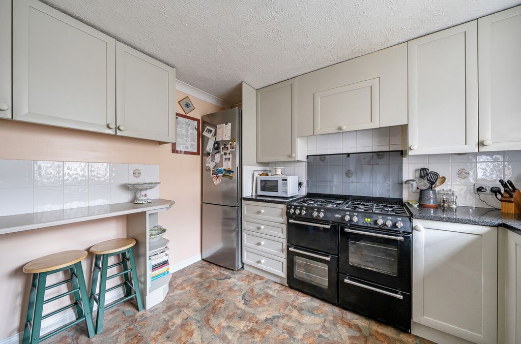 Property photo 3 of 21 1409143-12-6984c4...