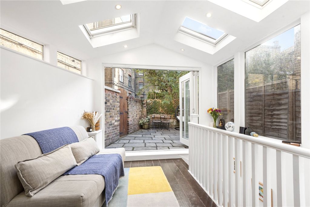 Property photo 3 of 16 Garden Room