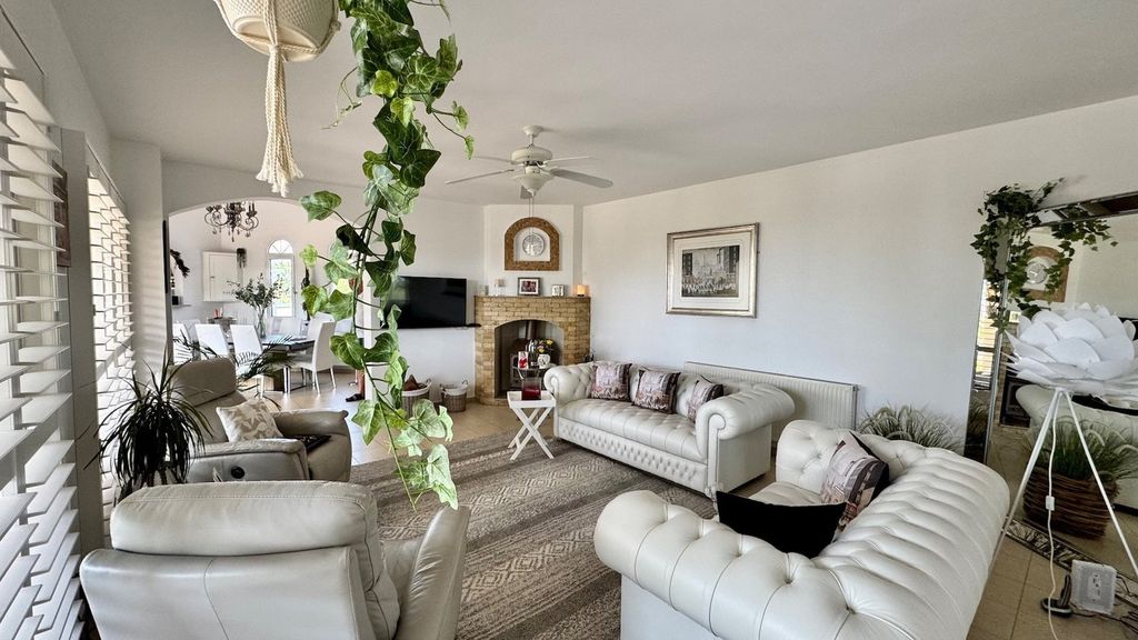 Property photo 3 of 39