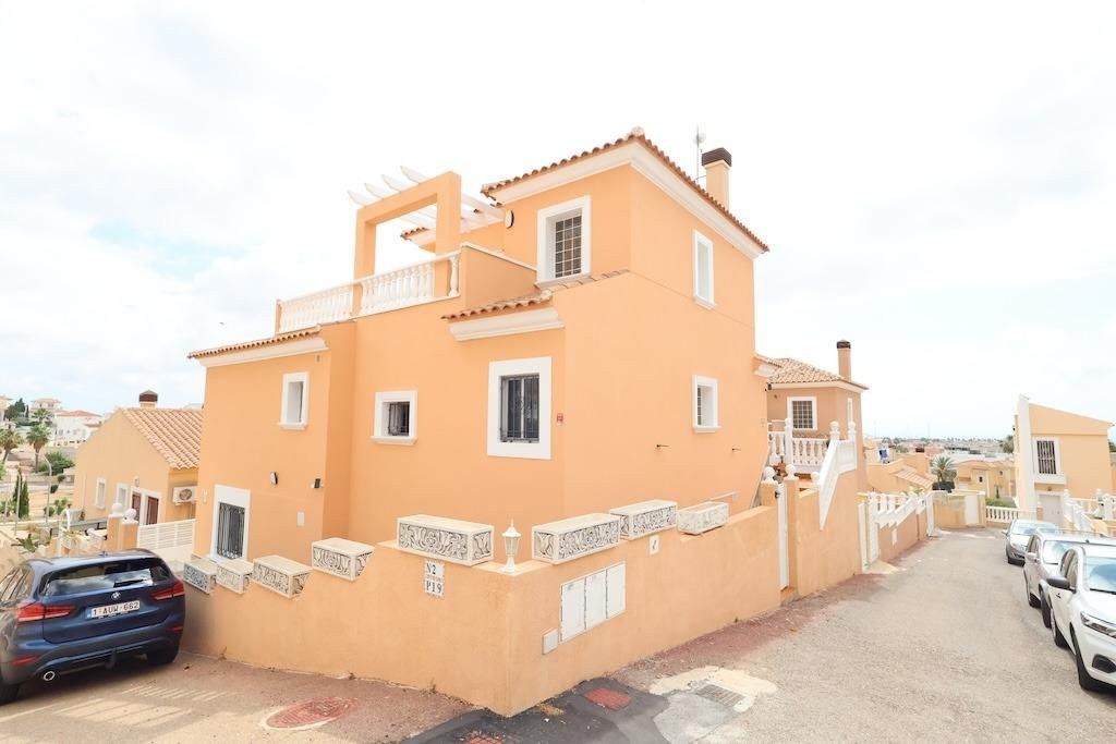Property photo 2 of 34