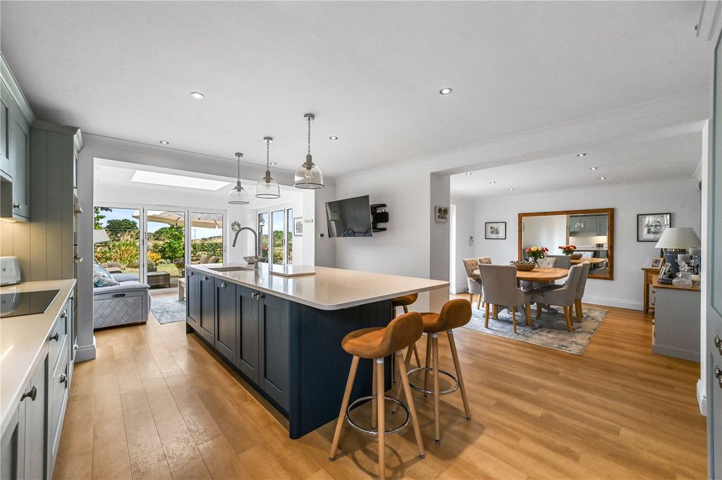 Property photo 2 of 37 Open Plan