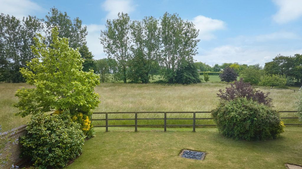 Property photo 2 of 27