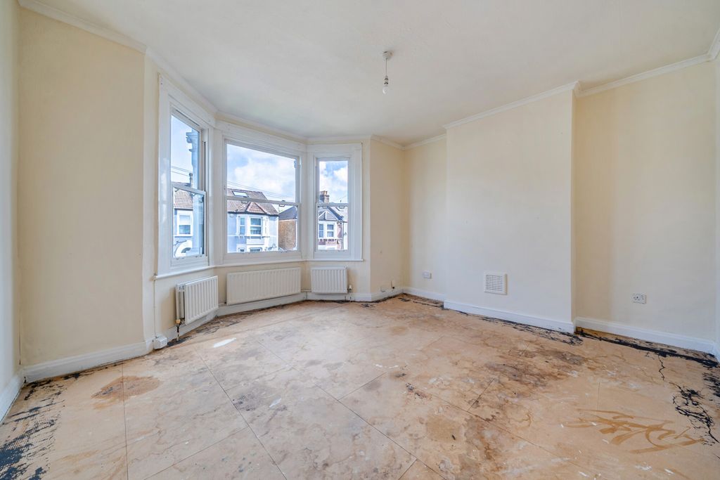 Property photo 2 of 12 1457256-10-69Fb04...