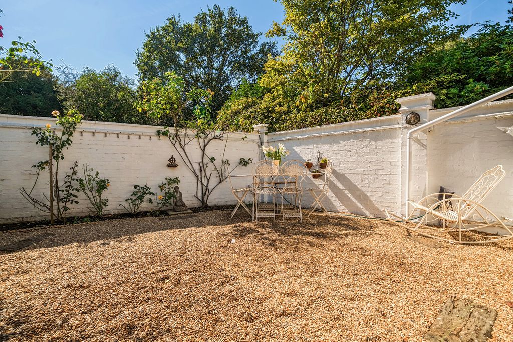 Property photo 3 of 14 Garden
