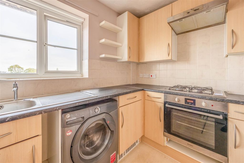 Property photo 2 of 11 Kitchen