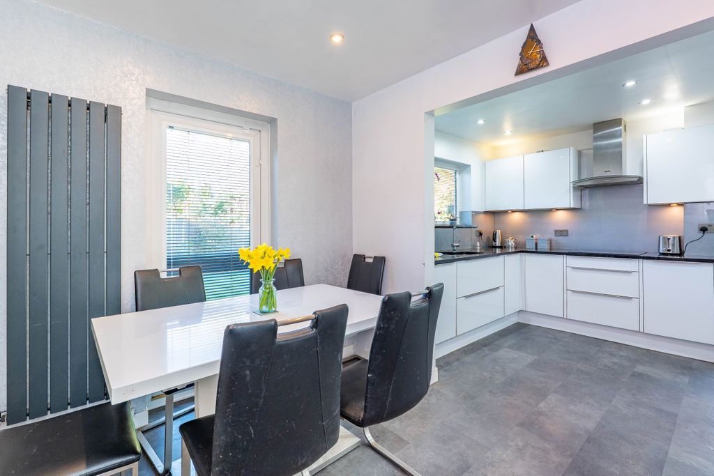 Property photo 2 of 19 Dining Kitchen