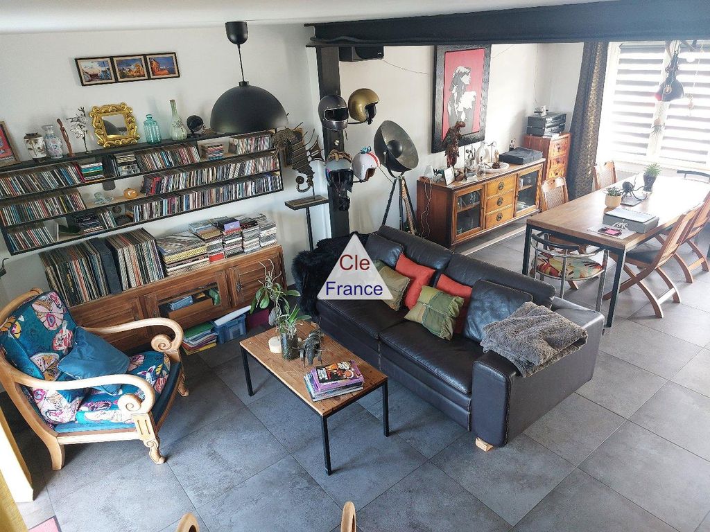 Property photo 2 of 12